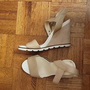 Nine west wedge sandals size 8.5